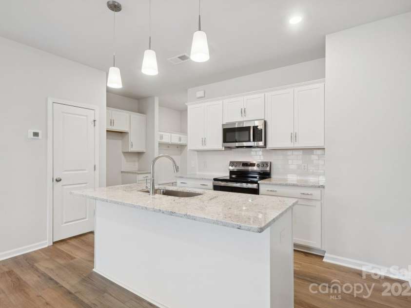 4742 Lakeview Road, Charlotte, NC 28216.  MLS# CAR4261326, YatesRealty ID 3891. Kitchen