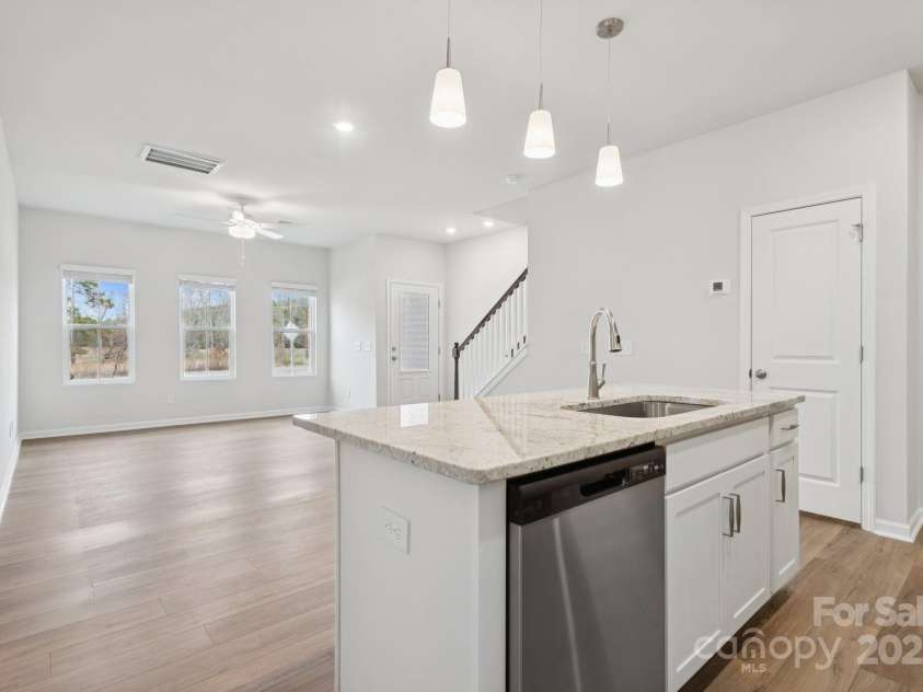 4742 Lakeview Road, Charlotte, NC 28216.  MLS# CAR4261326, YatesRealty ID 3891. Kitchen View