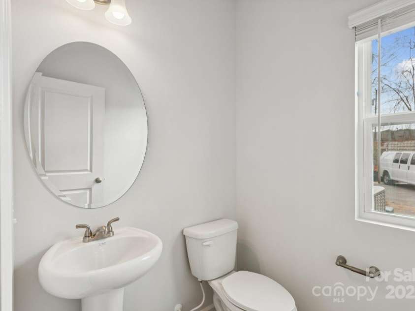 4742 Lakeview Road, Charlotte, NC 28216.  MLS# CAR4261326, YatesRealty ID 3891. Powder Room