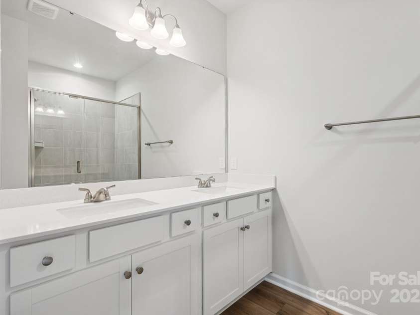 4742 Lakeview Road, Charlotte, NC 28216.  MLS# CAR4261326, YatesRealty ID 3891. Primary Bathroom