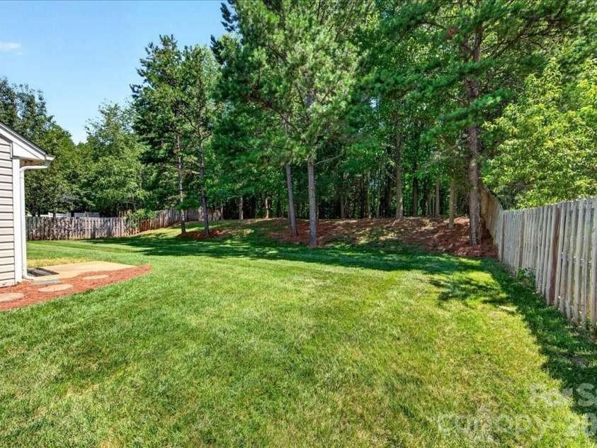 8732 Brookstead Meadow Court, Charlotte, NC 28215.  MLS# CAR4405881, YatesRealty ID 38911. Backyard