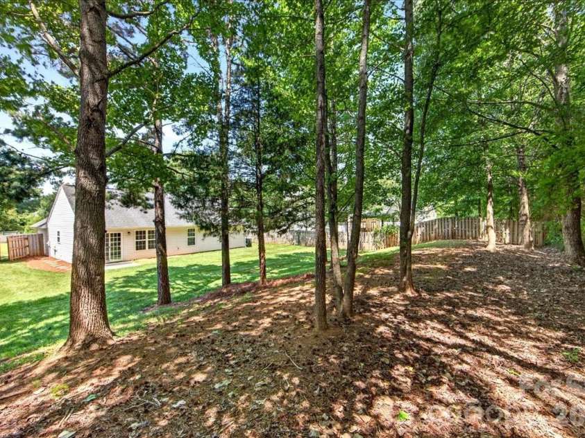 8732 Brookstead Meadow Court, Charlotte, NC 28215.  MLS# CAR4405881, YatesRealty ID 38911. Backyard