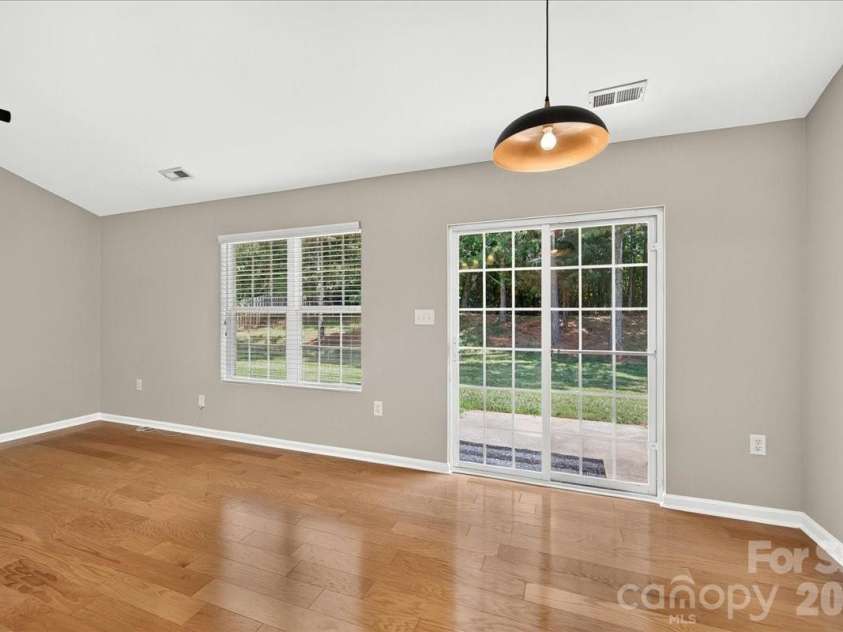 8732 Brookstead Meadow Court, Charlotte, NC 28215.  MLS# CAR4405881, YatesRealty ID 38911. Dining Area