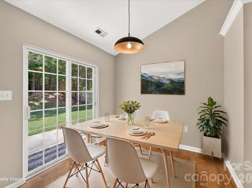 8732 Brookstead Meadow Court, Charlotte, NC 28215.  MLS# CAR4405881, YatesRealty ID 38911. Dining Area