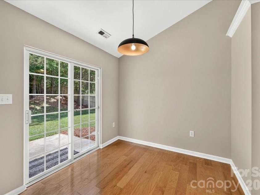 8732 Brookstead Meadow Court, Charlotte, NC 28215.  MLS# CAR4405881, YatesRealty ID 38911. Dining Area