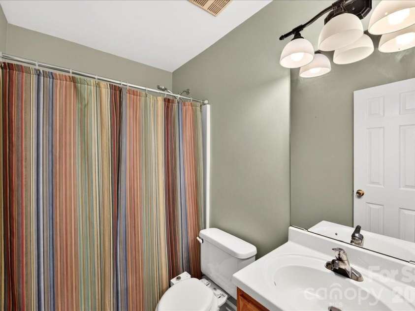 8732 Brookstead Meadow Court, Charlotte, NC 28215.  MLS# CAR4405881, YatesRealty ID 38911. Full Bathroom