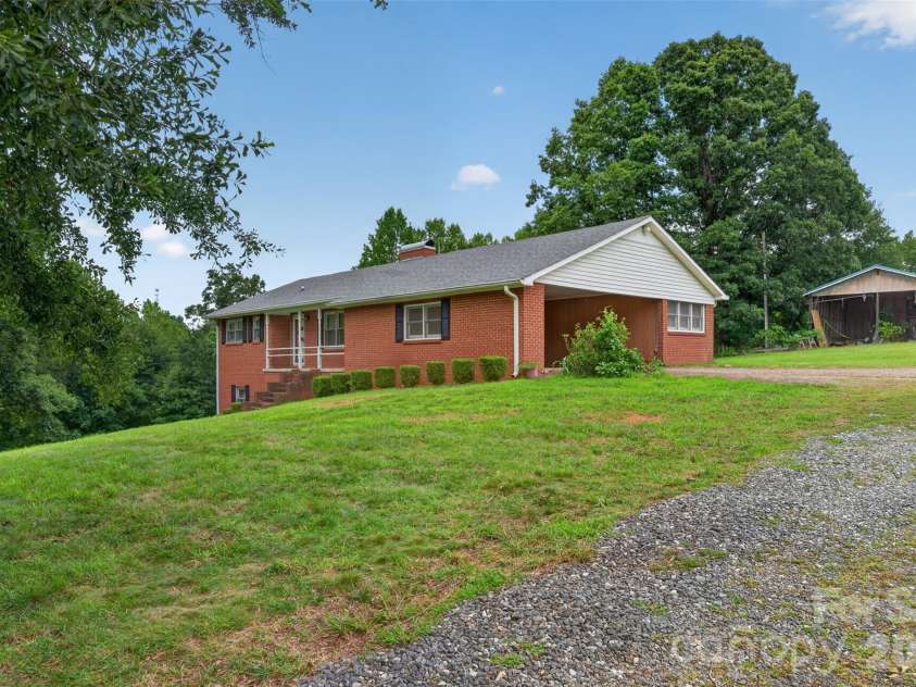 147 B And S Lane, Hickory, NC 28601.  MLS# CAR4406157, YatesRealty ID 38913. 