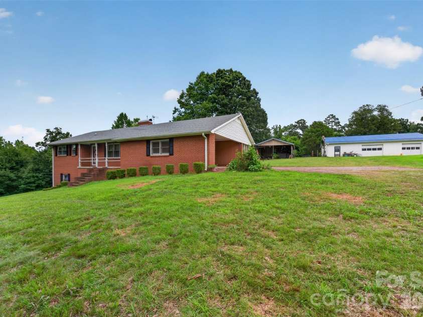 147 B And S Lane, Hickory, NC 28601.  MLS# CAR4406157, YatesRealty ID 38913. 