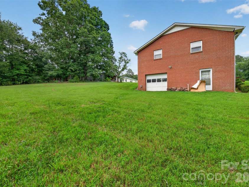 147 B And S Lane, Hickory, NC 28601.  MLS# CAR4406157, YatesRealty ID 38913. 