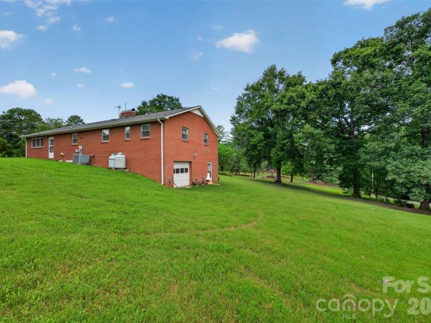 147 B And S Lane, Hickory, NC 28601.  MLS# CAR4406157, YatesRealty ID 38913. 