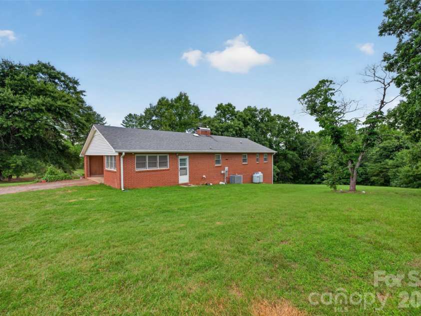 147 B And S Lane, Hickory, NC 28601.  MLS# CAR4406157, YatesRealty ID 38913. 