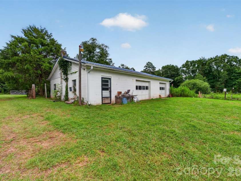 147 B And S Lane, Hickory, NC 28601.  MLS# CAR4406157, YatesRealty ID 38913. 