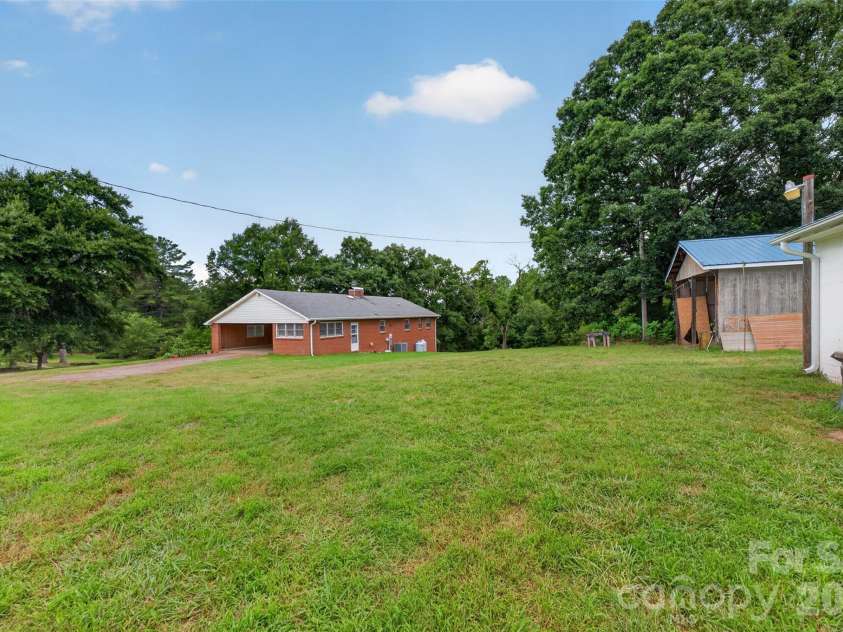 147 B And S Lane, Hickory, NC 28601.  MLS# CAR4406157, YatesRealty ID 38913. 