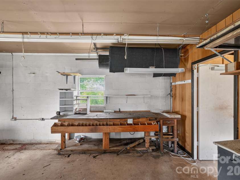 147 B And S Lane, Hickory, NC 28601.  MLS# CAR4406157, YatesRealty ID 38913. 