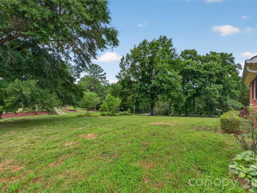 147 B And S Lane, Hickory, NC 28601.  MLS# CAR4406157, YatesRealty ID 38913. 