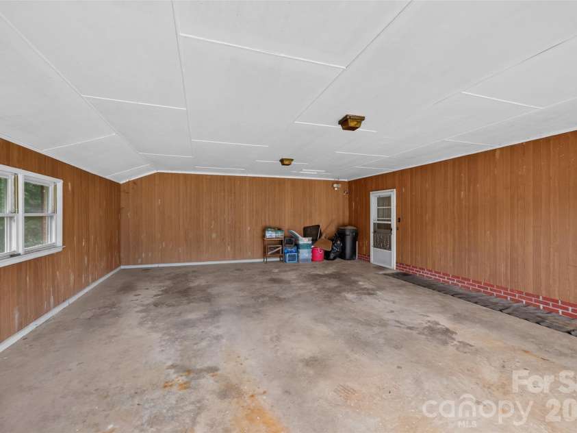 147 B And S Lane, Hickory, NC 28601.  MLS# CAR4406157, YatesRealty ID 38913. 