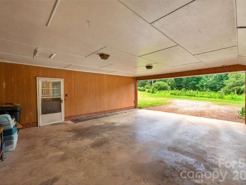 147 B And S Lane, Hickory, NC 28601.  MLS# CAR4406157, YatesRealty ID 38913. 