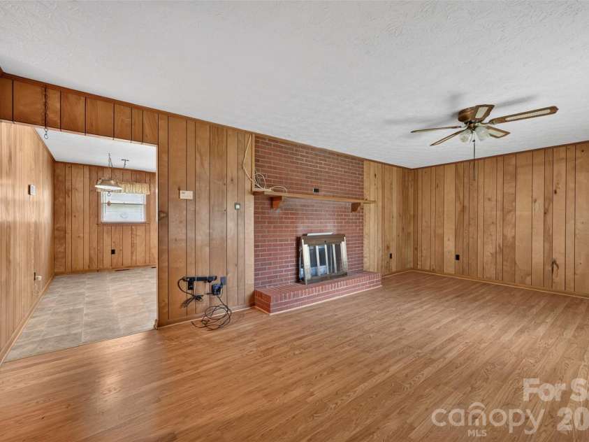 147 B And S Lane, Hickory, NC 28601.  MLS# CAR4406157, YatesRealty ID 38913. 