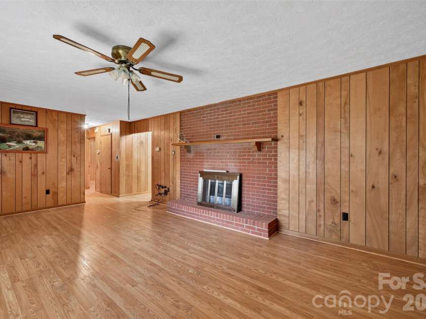 147 B And S Lane, Hickory, NC 28601.  MLS# CAR4406157, YatesRealty ID 38913. 