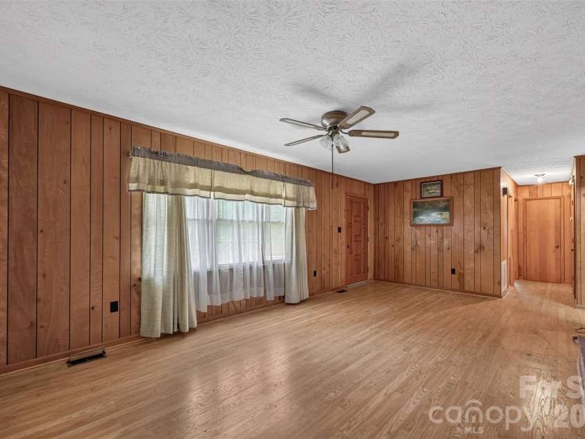 147 B And S Lane, Hickory, NC 28601.  MLS# CAR4406157, YatesRealty ID 38913. 