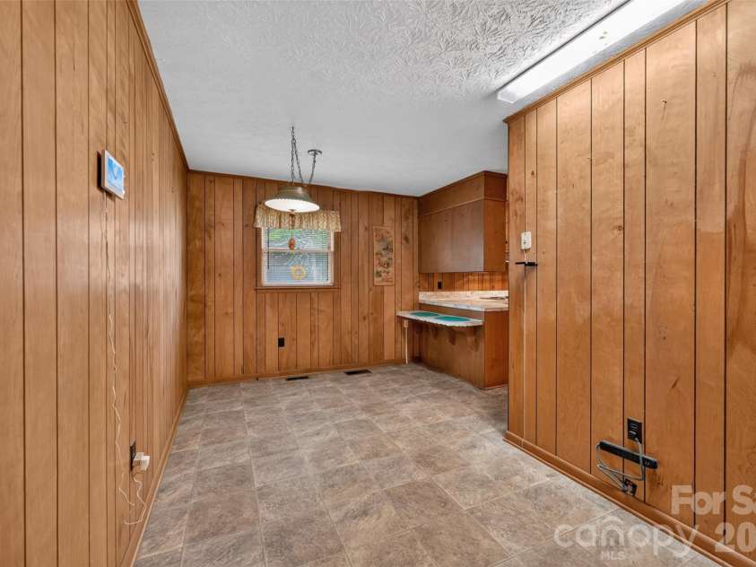 147 B And S Lane, Hickory, NC 28601.  MLS# CAR4406157, YatesRealty ID 38913. 