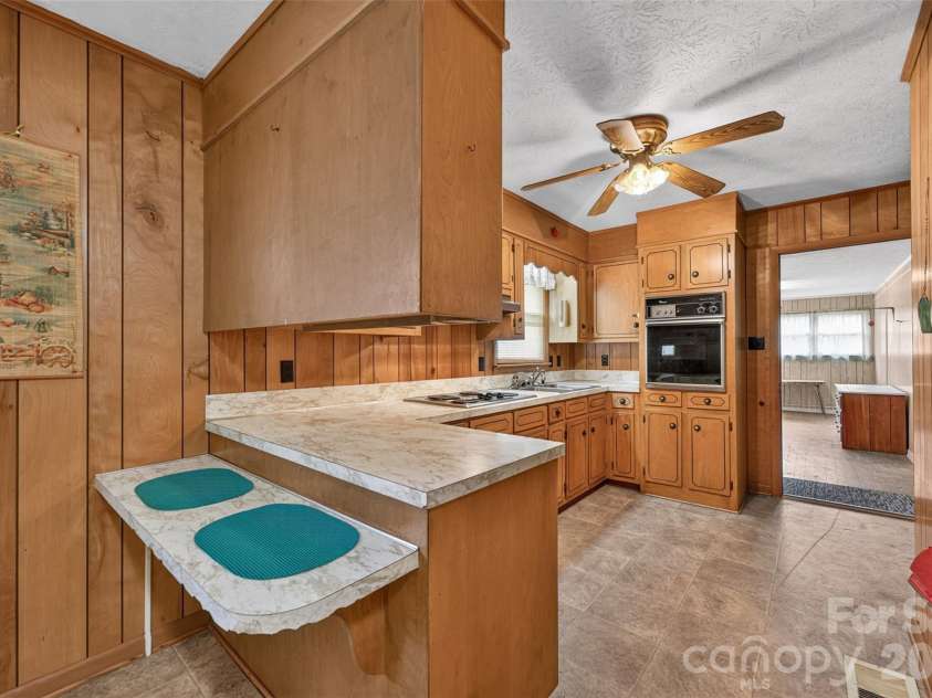 147 B And S Lane, Hickory, NC 28601.  MLS# CAR4406157, YatesRealty ID 38913. 