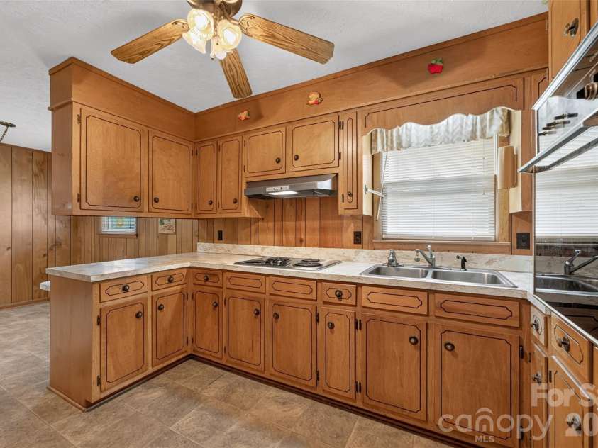 147 B And S Lane, Hickory, NC 28601.  MLS# CAR4406157, YatesRealty ID 38913. 
