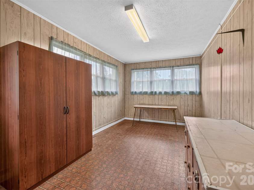147 B And S Lane, Hickory, NC 28601.  MLS# CAR4406157, YatesRealty ID 38913. 