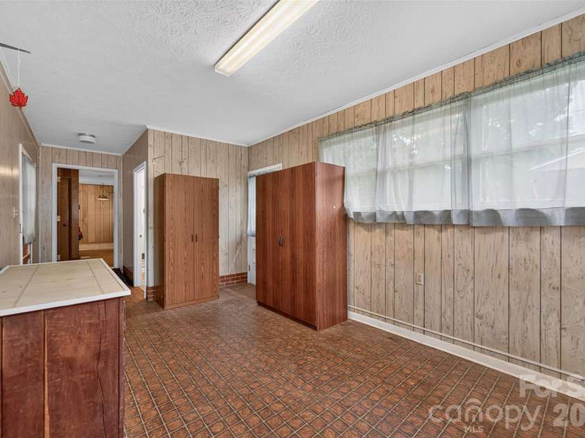 147 B And S Lane, Hickory, NC 28601.  MLS# CAR4406157, YatesRealty ID 38913. 