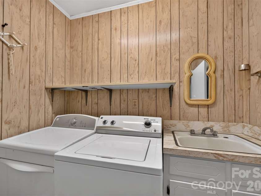 147 B And S Lane, Hickory, NC 28601.  MLS# CAR4406157, YatesRealty ID 38913. 