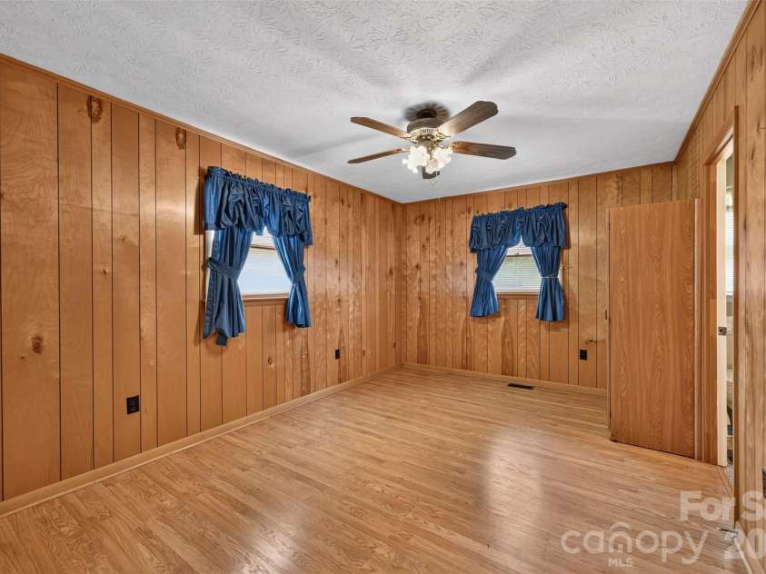 147 B And S Lane, Hickory, NC 28601.  MLS# CAR4406157, YatesRealty ID 38913. 
