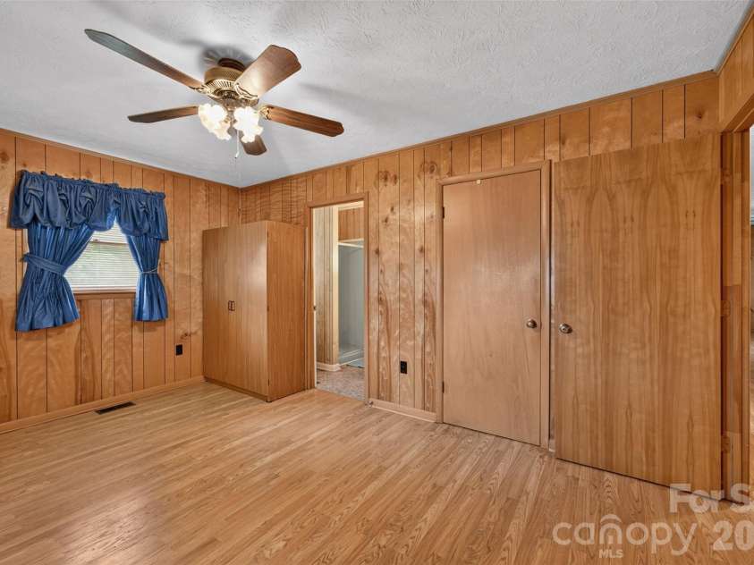 147 B And S Lane, Hickory, NC 28601.  MLS# CAR4406157, YatesRealty ID 38913. 