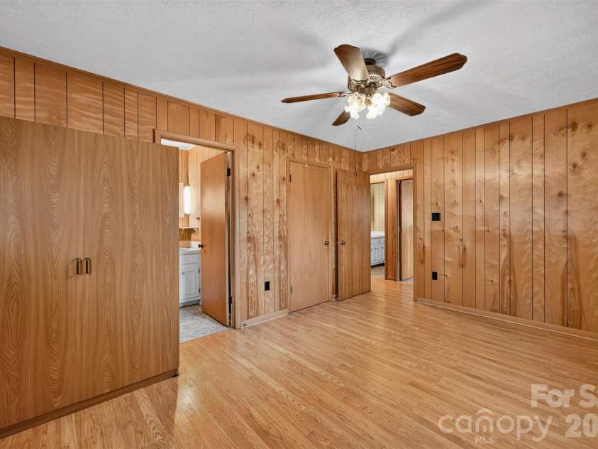 147 B And S Lane, Hickory, NC 28601.  MLS# CAR4406157, YatesRealty ID 38913. 