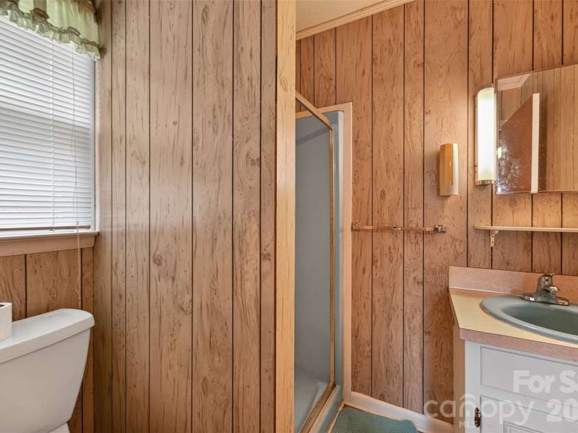 147 B And S Lane, Hickory, NC 28601.  MLS# CAR4406157, YatesRealty ID 38913. 
