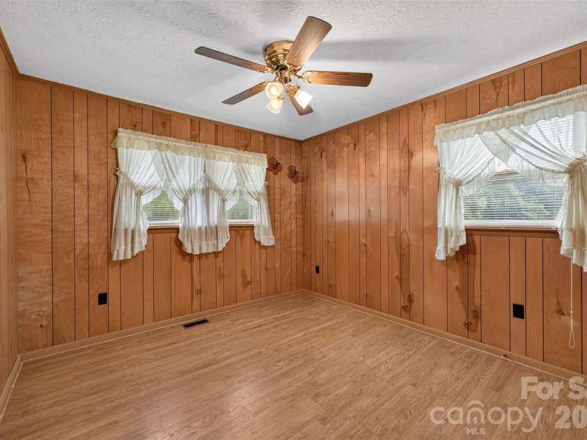 147 B And S Lane, Hickory, NC 28601.  MLS# CAR4406157, YatesRealty ID 38913. 