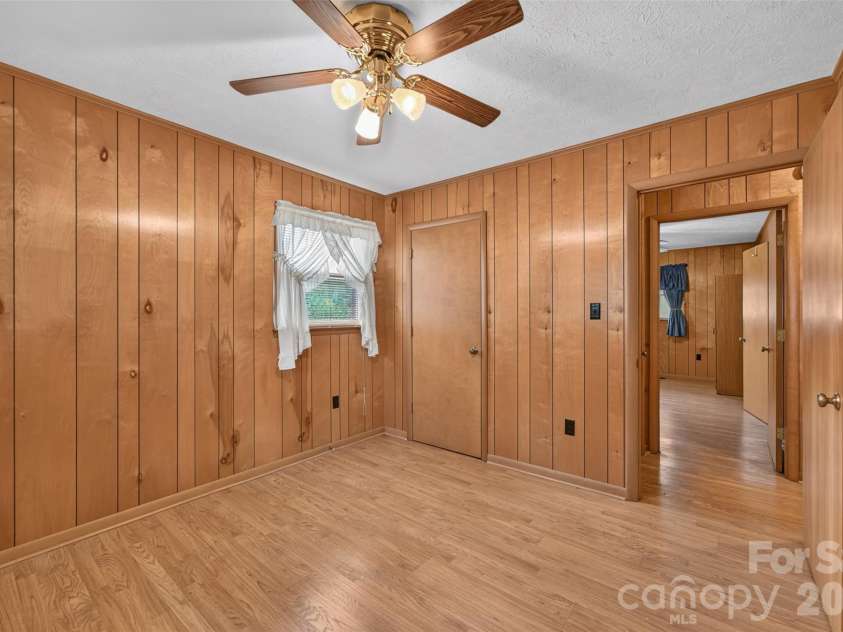 147 B And S Lane, Hickory, NC 28601.  MLS# CAR4406157, YatesRealty ID 38913. 