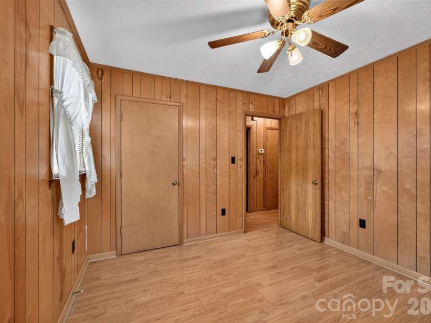 147 B And S Lane, Hickory, NC 28601.  MLS# CAR4406157, YatesRealty ID 38913. 