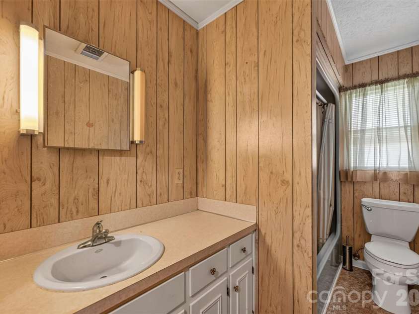 147 B And S Lane, Hickory, NC 28601.  MLS# CAR4406157, YatesRealty ID 38913. 
