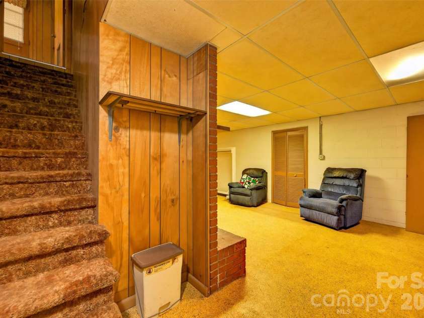 147 B And S Lane, Hickory, NC 28601.  MLS# CAR4406157, YatesRealty ID 38913. 