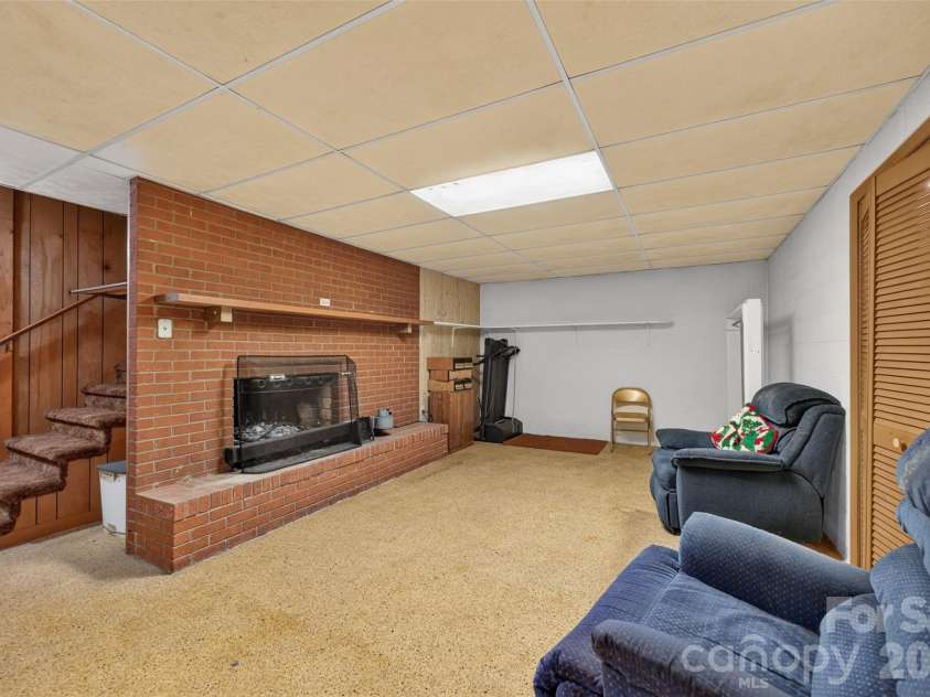 147 B And S Lane, Hickory, NC 28601.  MLS# CAR4406157, YatesRealty ID 38913. 