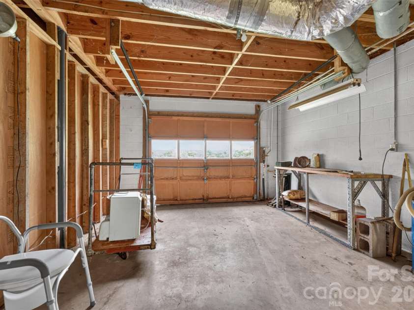 147 B And S Lane, Hickory, NC 28601.  MLS# CAR4406157, YatesRealty ID 38913. 