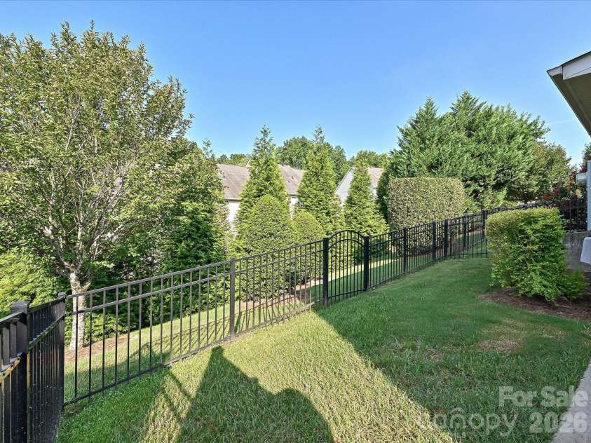 2624 Katy Flyer Avenue, Charlotte, NC 28210.  MLS# CAR4338222, YatesRealty ID 38915. Backyard