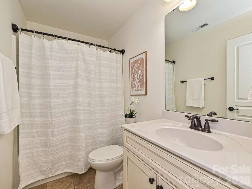 2624 Katy Flyer Avenue, Charlotte, NC 28210.  MLS# CAR4338222, YatesRealty ID 38915. Full Bathroom