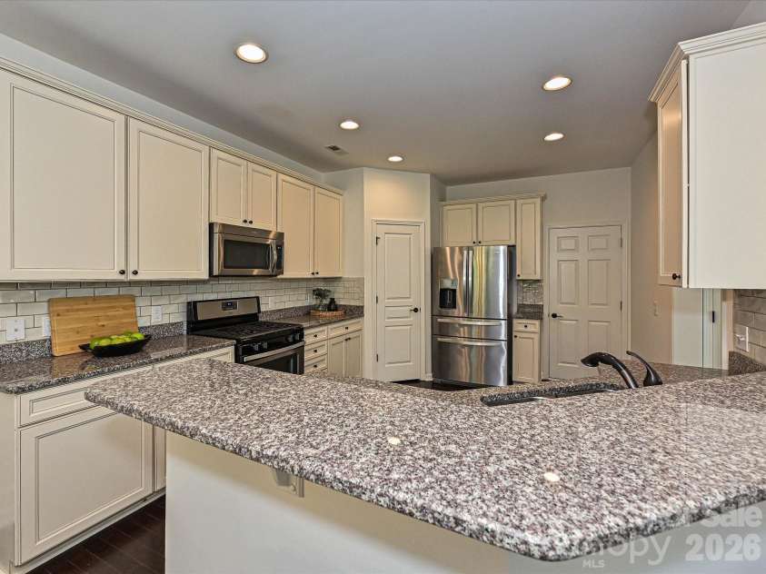 2624 Katy Flyer Avenue, Charlotte, NC 28210.  MLS# CAR4338222, YatesRealty ID 38915. Kitchen