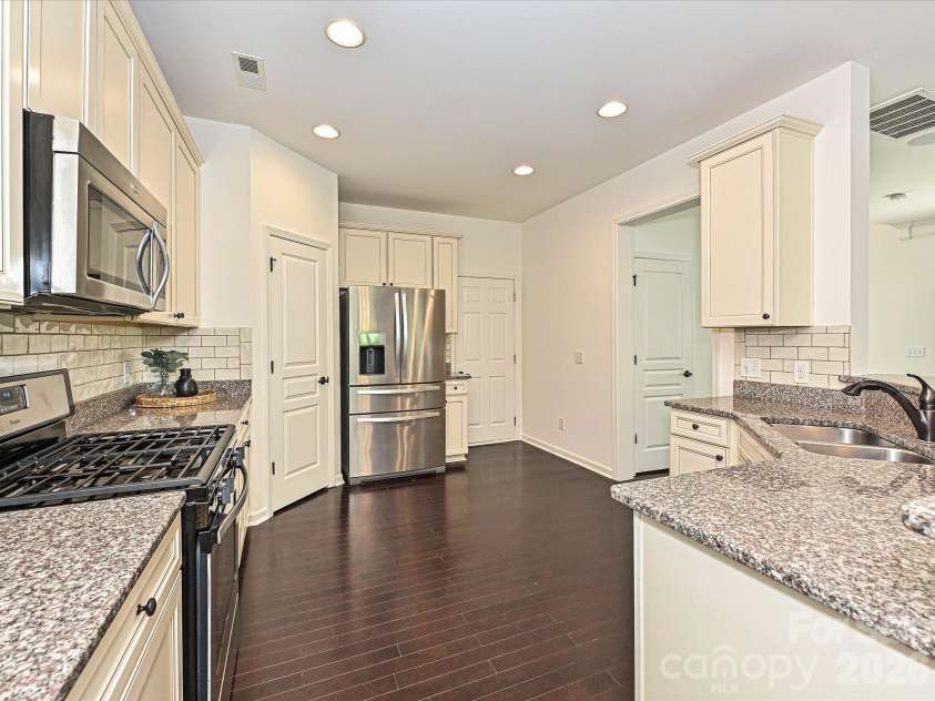 2624 Katy Flyer Avenue, Charlotte, NC 28210.  MLS# CAR4338222, YatesRealty ID 38915. Kitchen