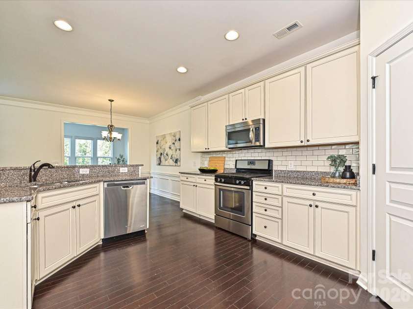 2624 Katy Flyer Avenue, Charlotte, NC 28210.  MLS# CAR4338222, YatesRealty ID 38915. Kitchen