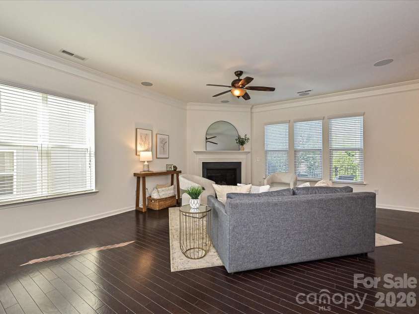 2624 Katy Flyer Avenue, Charlotte, NC 28210.  MLS# CAR4338222, YatesRealty ID 38915. Living Room