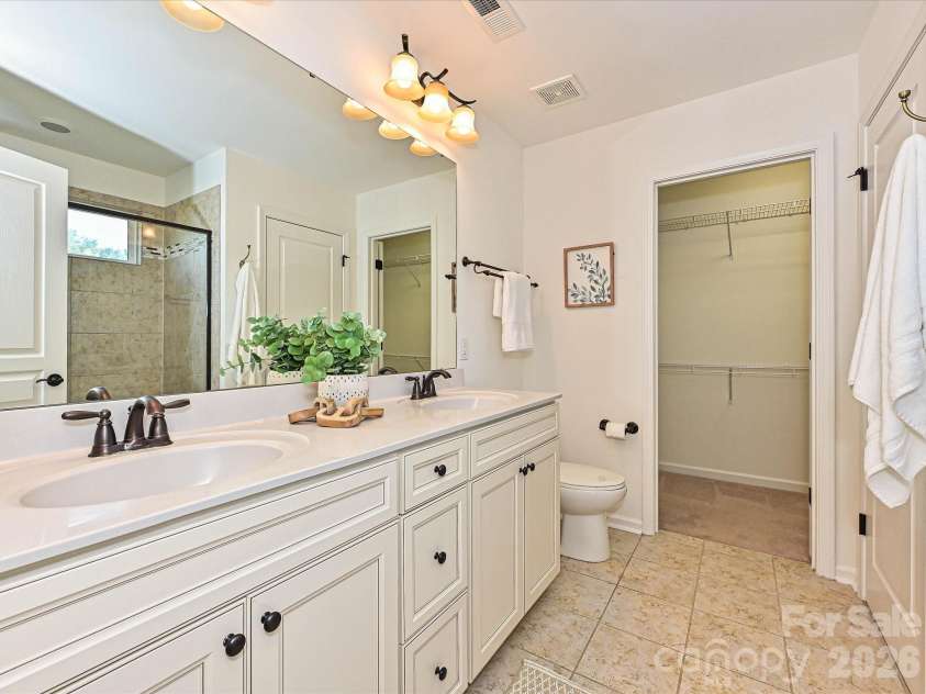 2624 Katy Flyer Avenue, Charlotte, NC 28210.  MLS# CAR4338222, YatesRealty ID 38915. Primary Bathroom