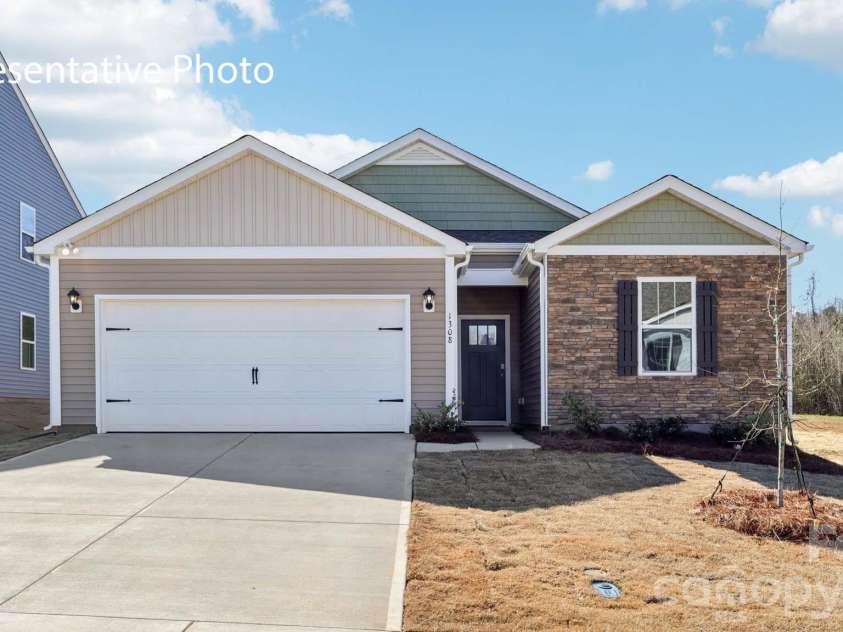 466 Dazzle Loop, Newton, NC 28658.  MLS# CAR4406252, YatesRealty ID 38917. 