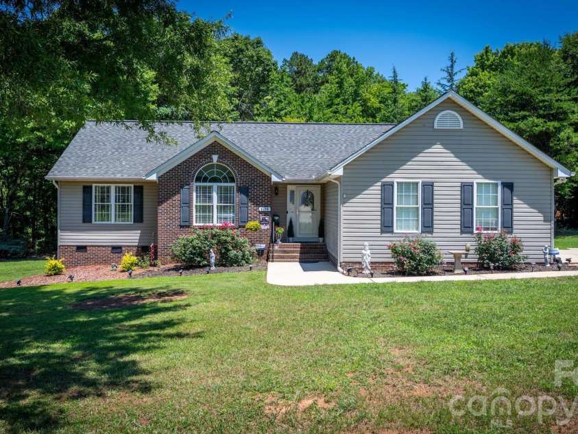 6479 Ameba Lane, Denver, NC 28037.  MLS# CAR4404181, YatesRealty ID 38918. 